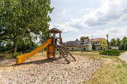 Bild 4: Au�engel�nde mit Spielplatz, Quelle: Landkreis Spree-Nei�e/Wokrejs Sprjewja-Nysa