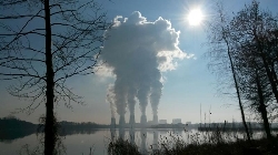 Neuendorfer Teich zwischen Maust und Peitz mit Blick auf das Kraftwerk Jnschwalde ; Quelle: Landkreis Spree-Neie, Untere Wasserbehrde